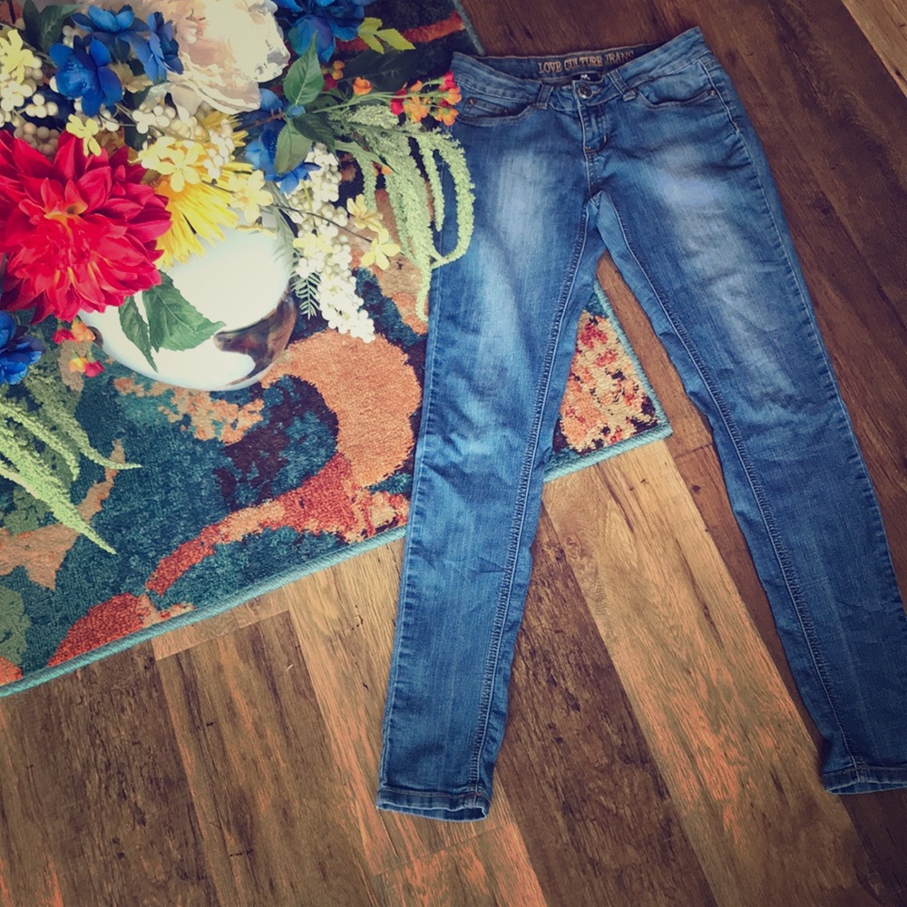 🤑Skinny faded jeans with cute button